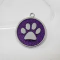 Targhetta identificativa rotonda da 30mm per animali con glitter viola e impronta d'argento - Solo Ciondolo (HC537) / Viola scuro