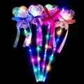 Bacchette magiche a cuore con luci LED colorate e quattro nastri di colori diversi - Stile Cuore