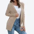 Elegante cardigan in maglia beige con tasche laterali e dettagli a coste raffinati - S / Tops / Cachi