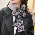 Écharpe à col en fausse fourrure douce avec un nœud papillon imprimé léopard rose pour femme - 135-175CM / Gris + Léopard Rose Gris