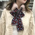 Écharpe en fausse fourrure pour femme avec un nœud en ruban léopard rouge en rose - 135-175CM / Rose + Léopard Bordeaux