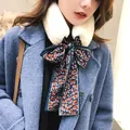 Écharpe élégante en fausse fourrure avec nœud imprimé léopard bleu pour femme - 135-175CM / Abricot Riz + Léopard Bleu