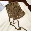 Handgefertigtes braunes Häkel-Bandana-Kopftuch mit Hohlstrickmuster - Dunkelbraun Häkeln