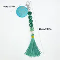 Gedetailleerd overzicht van handgemaakte kwastjessleutelhanger met hartkralen en 20 cm lengte - Chinese Knoop Stijl (5316)