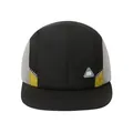 Detailansicht eines Retro 5-Panel-Baseballcaps aus schnelltrocknendem Nylon Gewebe. - Verstellbar / Schwarze Krempe
