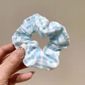 Elegant blau-weiß kariertes Haargummi mit filigraner Spitzenborte Haar-Accessoire - Karo-Stil / Blau