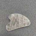 Premium herzförmiges Gua Sha Werkzeug aus klarem Quarz für Gesichtsmassage und Hautpflege - Weißer Kristall Herz Gua Sha Brett