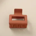 Kleine quadratische matte Haarklammer in Rotbraun für den Dutt am Hinterkopf - Großpackung / Ziegelrot