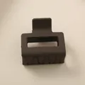 Einfache 5cm matte quadratische Haarklammer in Dunkelbraun für elegantes Haarstyling - Großpackung / Schokoladenbraun