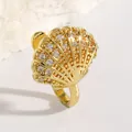 Elegante clip per naso non perforato a forma di conchiglia dorata con zirconi lucenti - Stile Conchiglia (8435) / Taglia unica / Oro