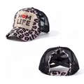 Détail de la casquette léopard pour queue de cheval avec dos en maille croisée - Adulte, Circonférence du chapeau 58cm réglable / Léopard Lèvre Rouge Noir