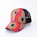 Casquette de baseball colorée à motif géométrique avec mesh noir respirant à l'arrière. - Adulte, Circonférence du chapeau 58cm réglable / Losange Arc-en-ciel