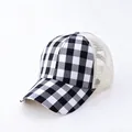 Casquette de baseball à carreaux noirs et blancs pour femmes avec maille et trou queue de cheval - Adulte, Circonférence du chapeau 58cm réglable / Carreaux Noir Blanc Gris
