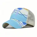 Vue détaillée d'une casquette de baseball imprimée bleue avec filet respirant au dos - Adulte, Circonférence du chapeau 58cm réglable / Narcisse
