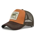 Casquette de camionneur en maille bicolore avec écusson brodé de poisson orange. - Cm712-26 Café Au Caramel (site Web) / Réglable