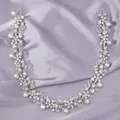 Accessoire de vigne à cheveux de mariée avec perles blanches et cristaux étincelants argent - Bandeau Argenté De Style Européen Hs-j7312s