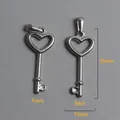 Pendentif clé en forme de cœur en acier inoxydable argenté pour la création de bijoux DIY - Pendentif clé coeur uniquement (sans chaîne) (P00212S) / Argent
