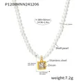 Dettaglio della collana di perle con ciondolo geometrico in zircone e dimensioni - P1208 - Collana Con Pendente Quadrato In Oro