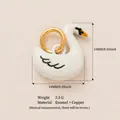 Handgefertigter weißer Emaille-Schwan-Anhänger mit vergoldetem Ring und 14 mm Maßen - Schwan
