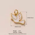 Ciondolo a colomba in rame dorato premium da 13 mm con elegante finitura in smalto bianco - Ciondolo A 26 Colombe