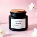 Vela perfumada de gardenia con cera de soja en tarro de cristal negro mate y tapa de corcho - Gardenia / Verde