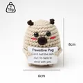 Muñeco de peluche pug beige tejido a mano con tarjeta motivadora, variante de 8 cm - Perro Patata (Orejas y Nariz Granate)