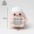 Muñeco huevo de ganchillo rosa hecho a mano con tarjeta, 7,5 cm, variante - Huevo (Rosa Blanco/Sosteniendo Tarjeta)