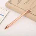 Elegante bolígrafo de metal oro rosa con un gran cristal transparente en forma de diamante - Rosa oro / Punta de Bala de 1,0 mm