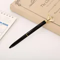 Elegante bolígrafo negro y dorado con un gran diamante de cristal. - Negro / Punta de Bala de 1,0 mm