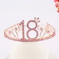 Zoom sur un diadème du 18e anniversaire en or rose avec des strass roses brillants. - Style 18ème Anniversaire (18) / Or rose