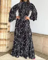 Elegante tuta a gamba larga con stampa astratta di visi bianchi e maniche lunghe a lanterna. - Taglia S / Maglia A Maniche Lunghe Nera Stampata