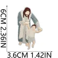 Vista detallada del parche bordado religioso de Jesús con dimensiones 6 cm x 3,6 cm - Estilo Jesús Ayudando al Niño (C3RW-09-04)