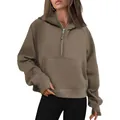 Détail d'un sweat à capuche oversize kaki avec demi-fermeture éclair et poche kangourou - S / Hauts / Café