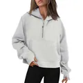 Vue détaillée d'un sweat à capuche gris surdimensionné à demi-zip pour femmes - S / Hauts / Gris clair