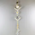 Atrapasol de cristal hecho a mano con fragmentos de piedra natural y bola tallada - Cristal de roca