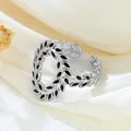 Anello regolabile in acciaio inossidabile con foglie nere a forma di cuore raffinato - Stile Decorazione Cuore a Foglia Traforata (GJ088) / Aperto Regolabile / Colore acciaio