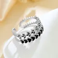 Elegante anello aperto in acciaio inossidabile argento con motivi a cuore in smalto nero - Stile Cuore Nero a Doppio Strato Irregolare (GJ090) / Aperto Regolabile / Colore acciaio