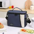 Geïsoleerde marineblauwe lunchtas met verstelbare schouderriem en een stevig handvat - Grote Schouderriem Stijl / Marineblauw