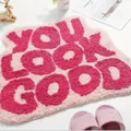 "YOU LOOK GOOD" motivierende Badematte aus künstlichem Kaschmir für den Eingangsbereich. - Buchstabe-Rosa / 40*60cm / Rosa