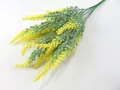 Vista macro dettagliata di lavanda gialla ghiacciata artificiale per decorazione casa - Giallo