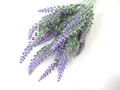 Dettaglio di un mazzo di lavanda artificiale viola floccata per decorazioni da interni - Viola