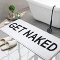 Weicher weißer Badteppich mit schwarzer 'GET NAKED' Aufschrift für moderne Badezimmer - 40*60cm / GET NAKED Textstil (+1) / Weiß