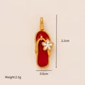 Ciondolo infradito rosso con fiore bianco placcato oro 18 carati, 2,2 cm x 0,6 cm - Forma a infradito / 2.2cm x 0.6cm (2.5g) / Rosso