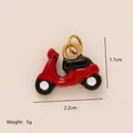 Ciondolo scooter in smalto rosso dettagliato, placcato oro 18K, 2,2 cm x 1,1 cm - Design dello Scooter / 2.2cm x 1.1cm (5g) / Rosso