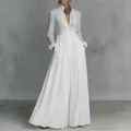 Robe longue blanche élégante à col en V, manches longues et superbes détails plissés - S / Style Longueur Sol à Manches Longues et Col en V / Blanc