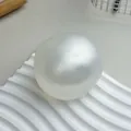 Perlweißer, lichtdurchlässiger, formbarer, handgemachter Seifenball zum Stressabbau und Spaß - Vaseline Handgefertigter Ball / 6cm / Perlweiß