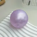 Lilafarbener formbarer Seifen-Stressball in Perlmuttoptik zur Entspannung und Stressabbau - Vaseline Handgefertigter Ball / 6cm / Holografisches Lila