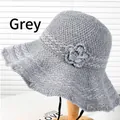 Elegante cappello da sole in maglia a tesa larga con fiore decorativo in grigio chic da donna - Stile Maglia al Loto / Grigio