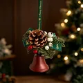 Traditionele kerstbel versiering met dennenappel, bessen en groene dennennaalden. - 3# Roodbruine Bel Hangend Ornament (Dennenappel)