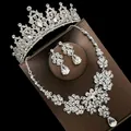 Elegantes Brautschmuck-Set mit glitzernder Krone, Kristallkette und Tropfenohrringen. - Nr. 2 Ohrstecker-Stil / Dreiteiliges Set / Silber (Weiße Strasssteine)